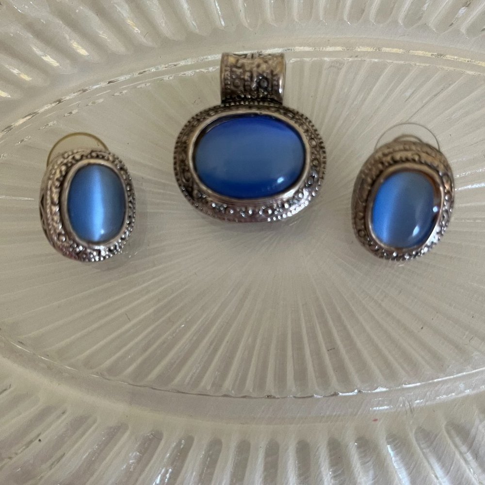 Gorgeous Pendant & Earrings with Blue Stone